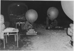 Wetterballons werden mit Gas befüllt (1963; Quelle Bundesarchiv/Militärarchiv)